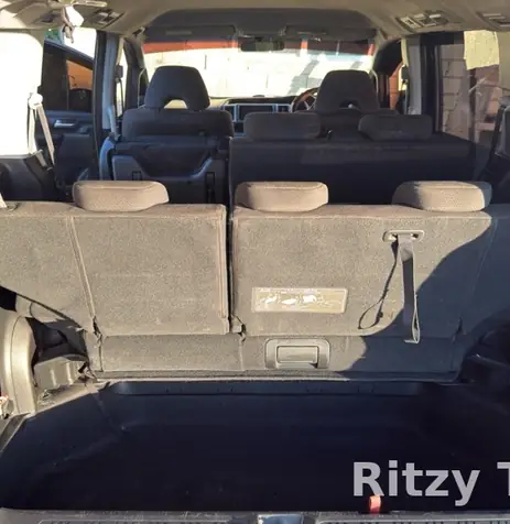 Luggage space in the Ritzy Tours JA van
